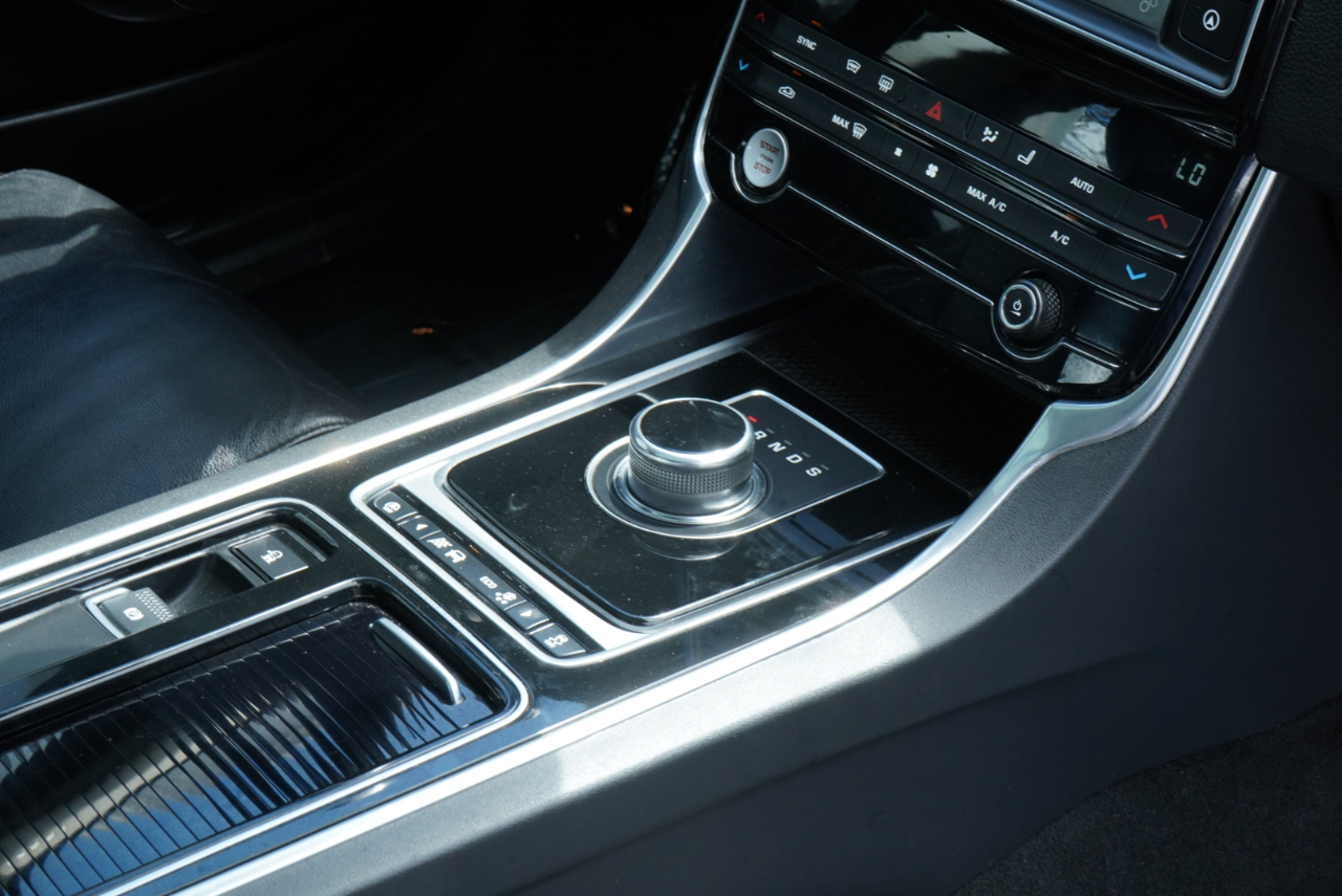 Jaguar XE 20d Prestige AWD 2018