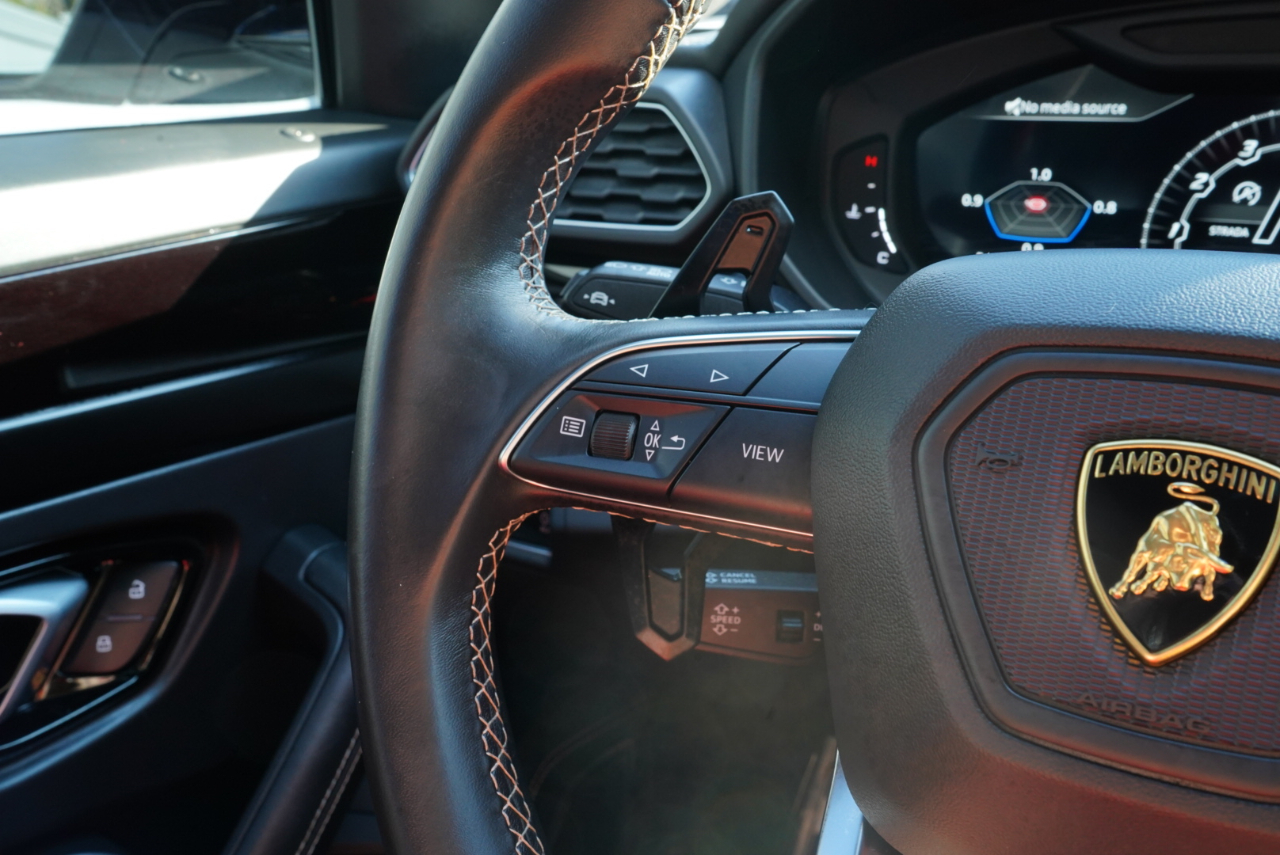 Lamborghini Urus AWD 2022