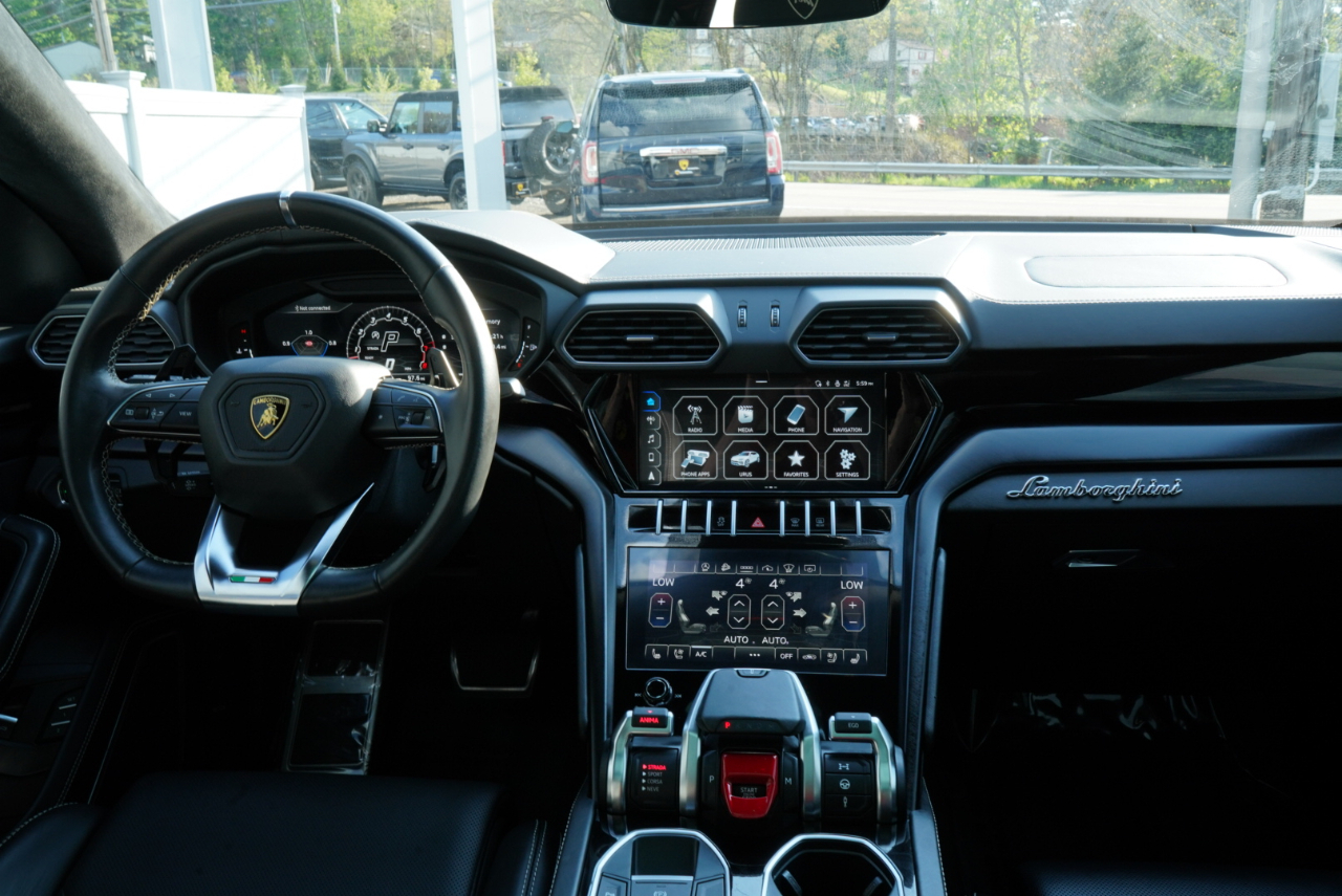 Lamborghini Urus AWD 2022