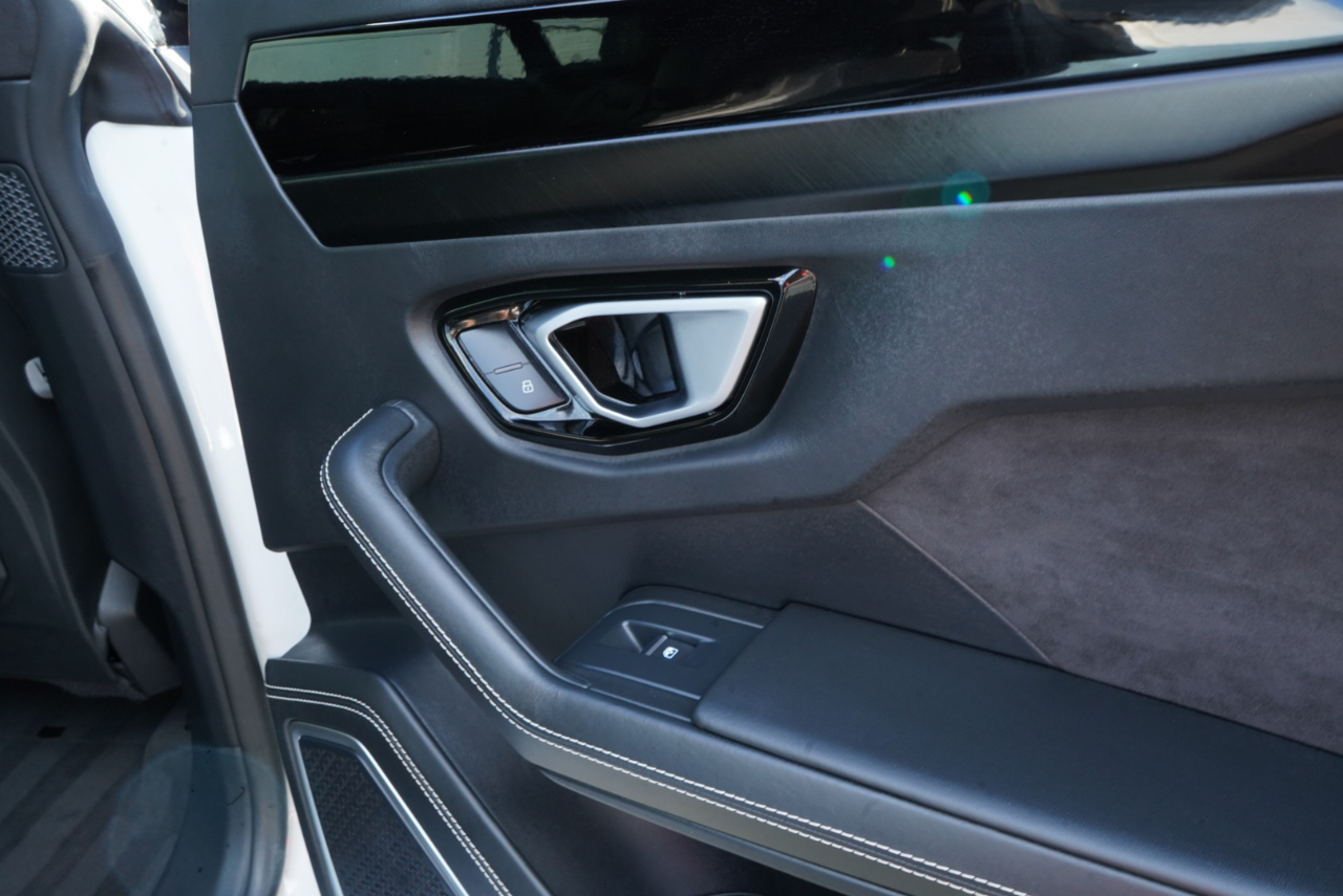 Lamborghini Urus AWD 2022