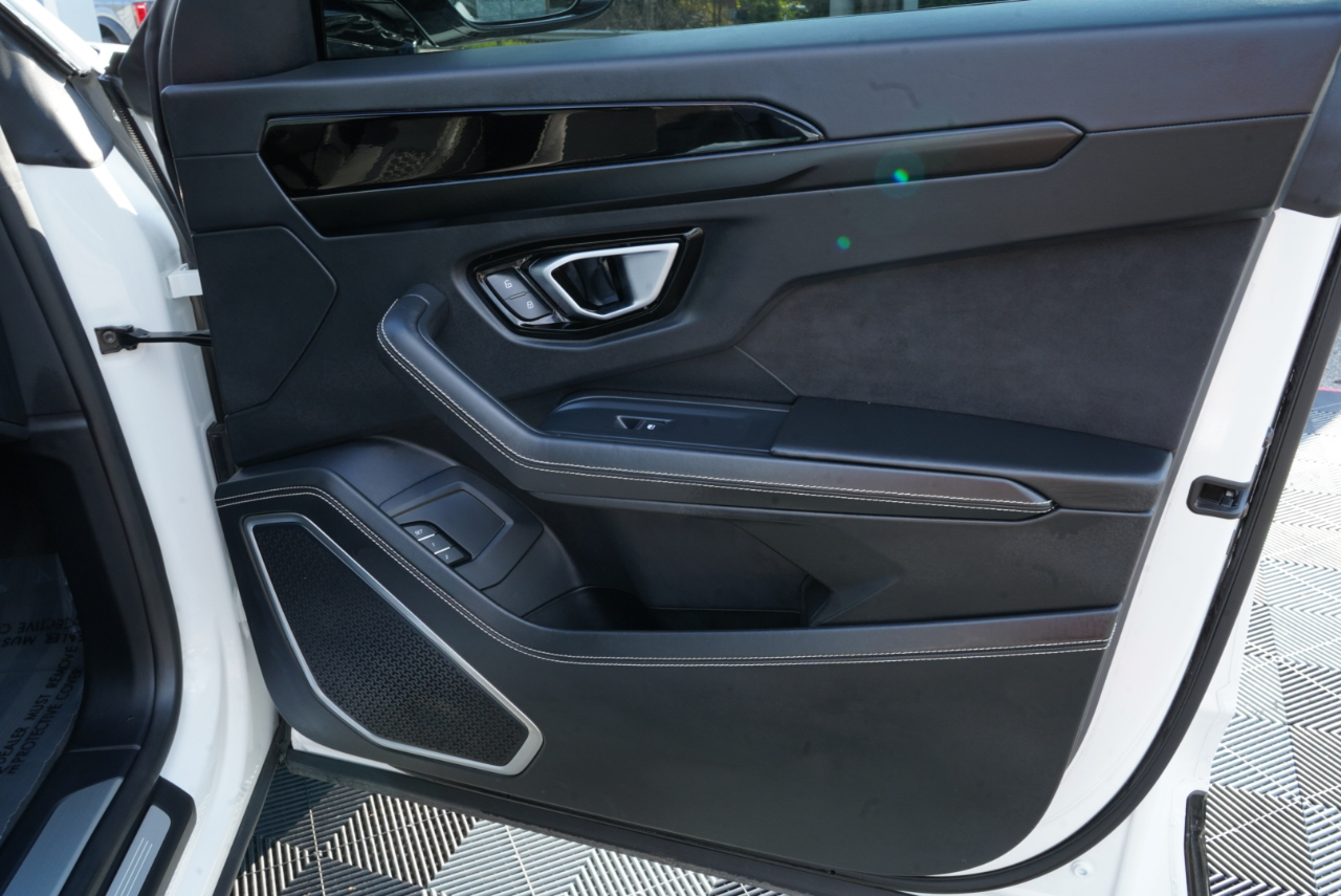 Lamborghini Urus AWD 2022