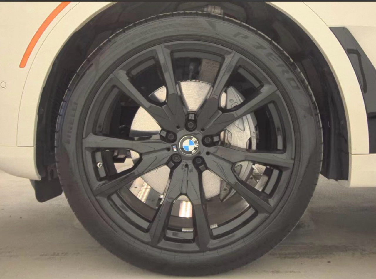 BMW X7 xDrive40i Sports Activity Vehicle 2024