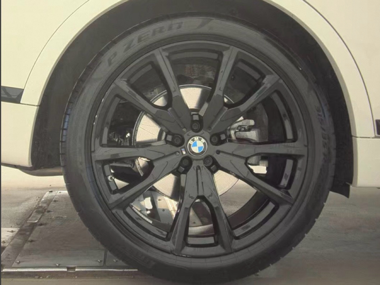 BMW X7 xDrive40i Sports Activity Vehicle 2024