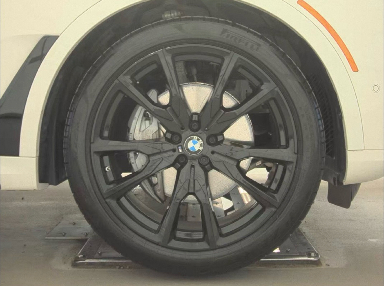 BMW X7 xDrive40i Sports Activity Vehicle 2024