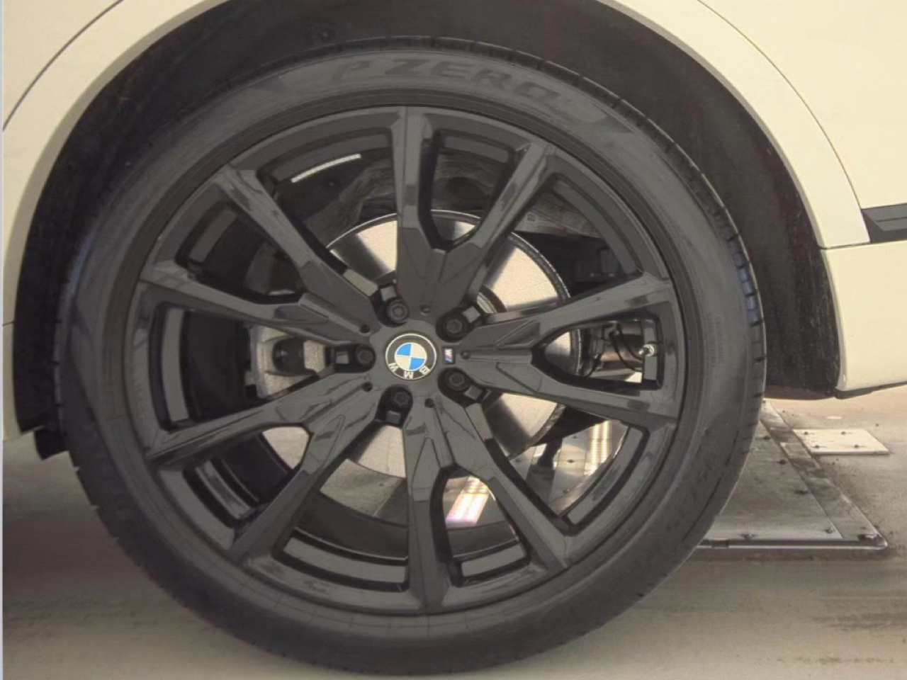 BMW X7 xDrive40i Sports Activity Vehicle 2024