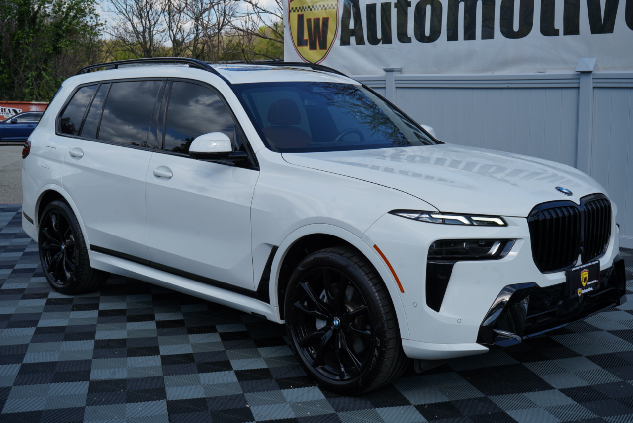 BMW X7 xDrive40i Sports Activity Vehicle 2024
