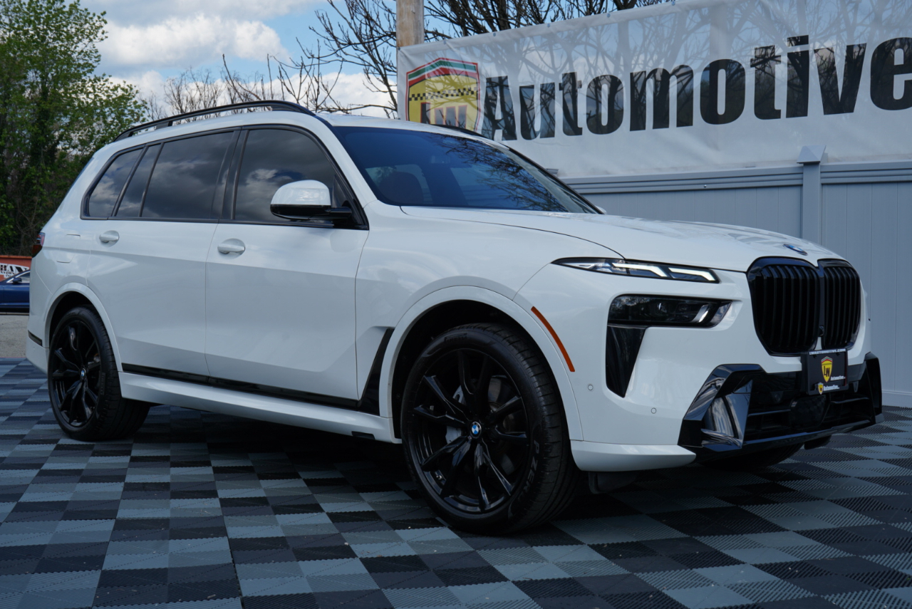 BMW X7 xDrive40i Sports Activity Vehicle 2024