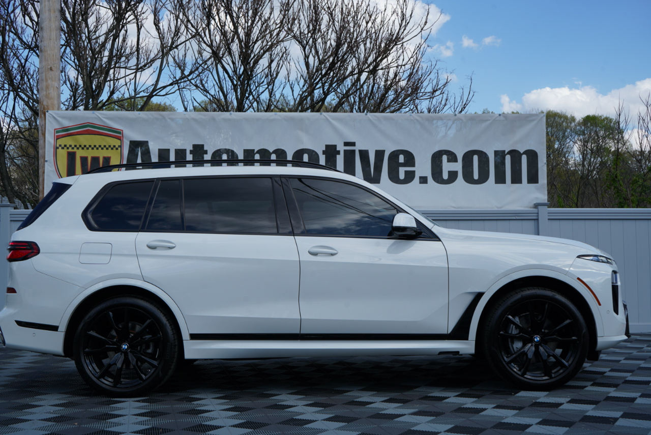 BMW X7 xDrive40i Sports Activity Vehicle 2024