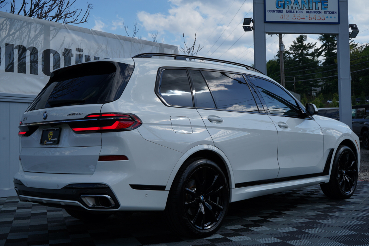 BMW X7 xDrive40i Sports Activity Vehicle 2024