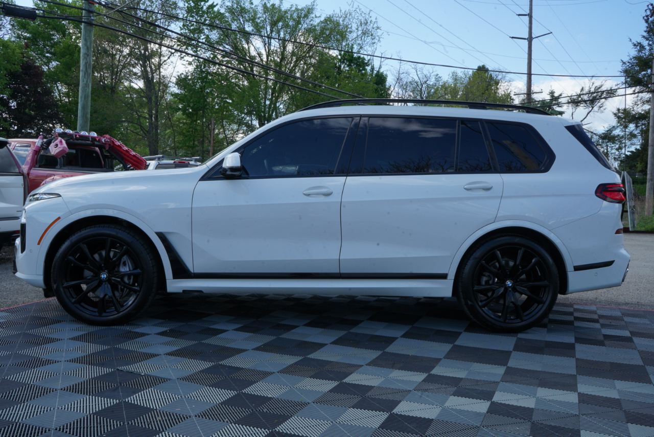 BMW X7 xDrive40i Sports Activity Vehicle 2024