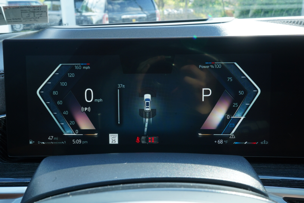 BMW X7 xDrive40i Sports Activity Vehicle 2024