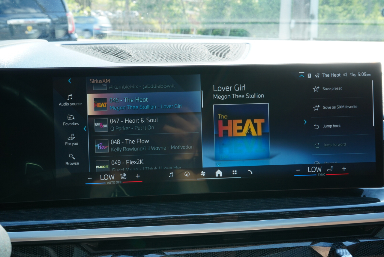 BMW X7 xDrive40i Sports Activity Vehicle 2024