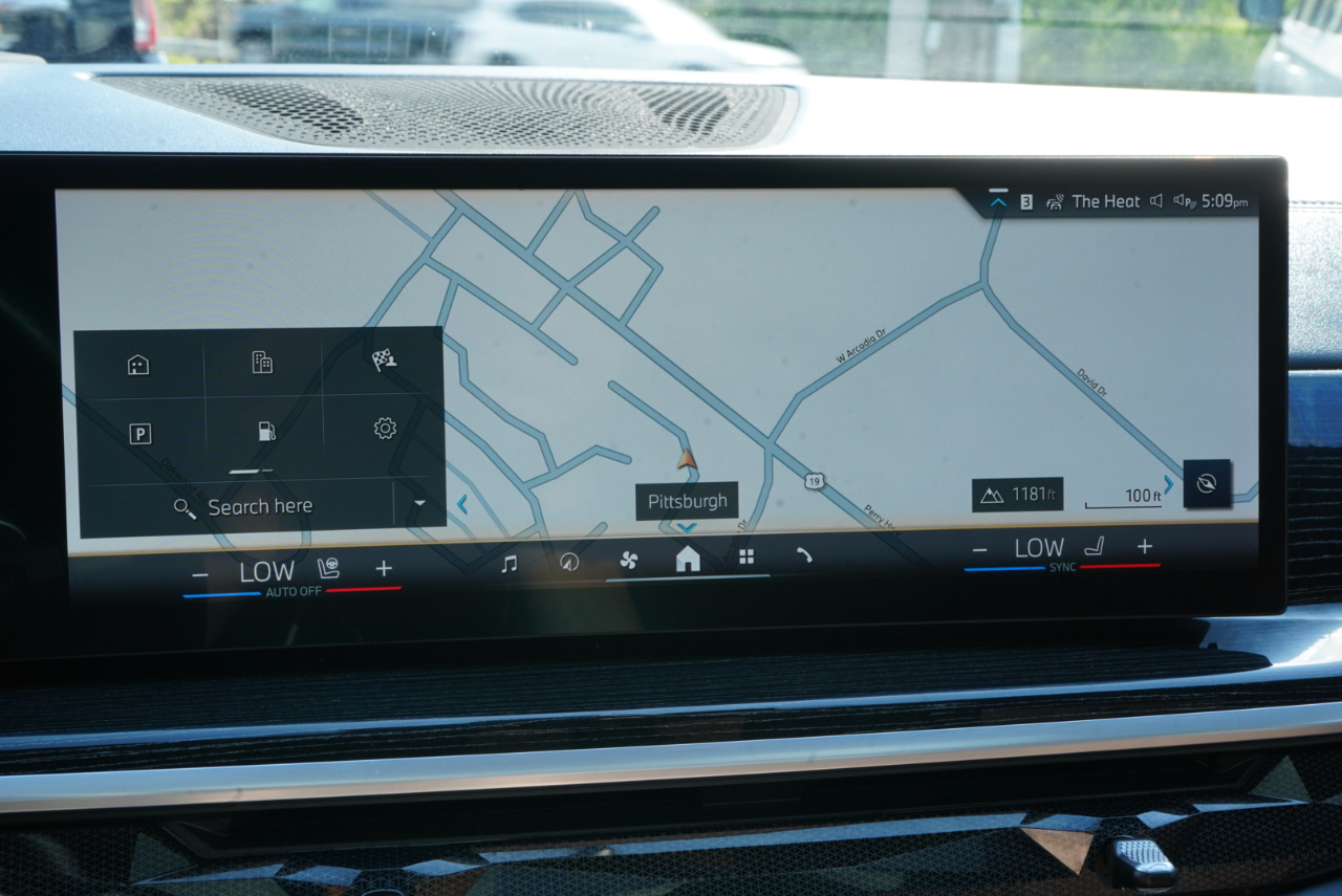 BMW X7 xDrive40i Sports Activity Vehicle 2024