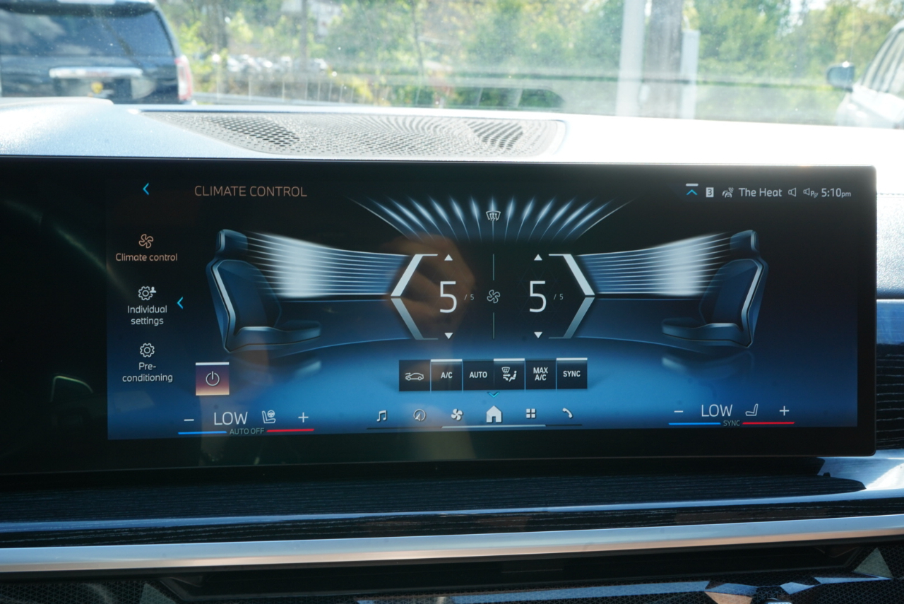 BMW X7 xDrive40i Sports Activity Vehicle 2024
