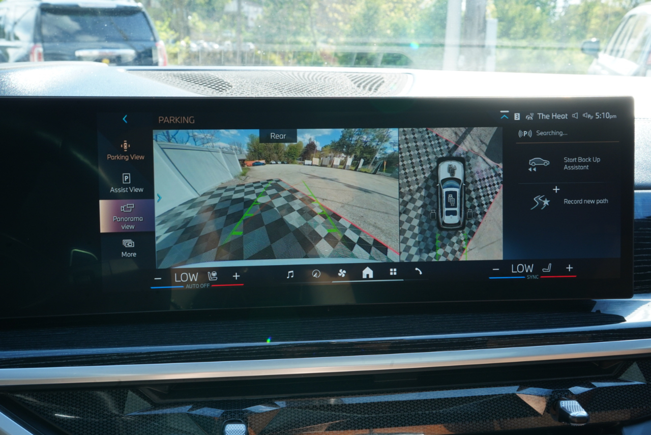BMW X7 xDrive40i Sports Activity Vehicle 2024