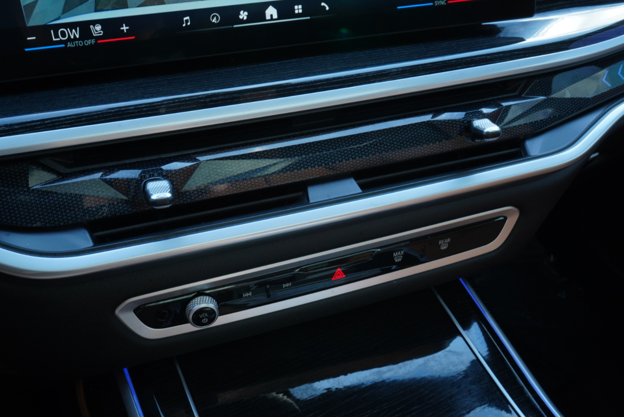 BMW X7 xDrive40i Sports Activity Vehicle 2024