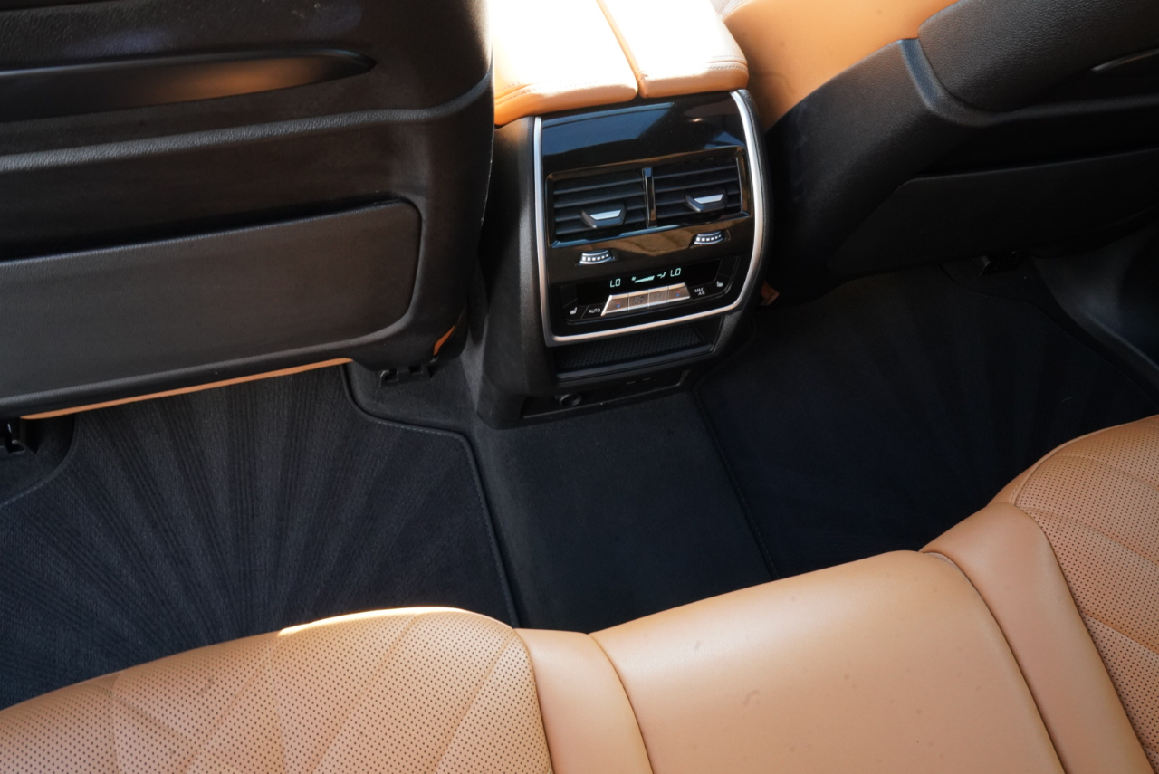 BMW X7 xDrive40i Sports Activity Vehicle 2024