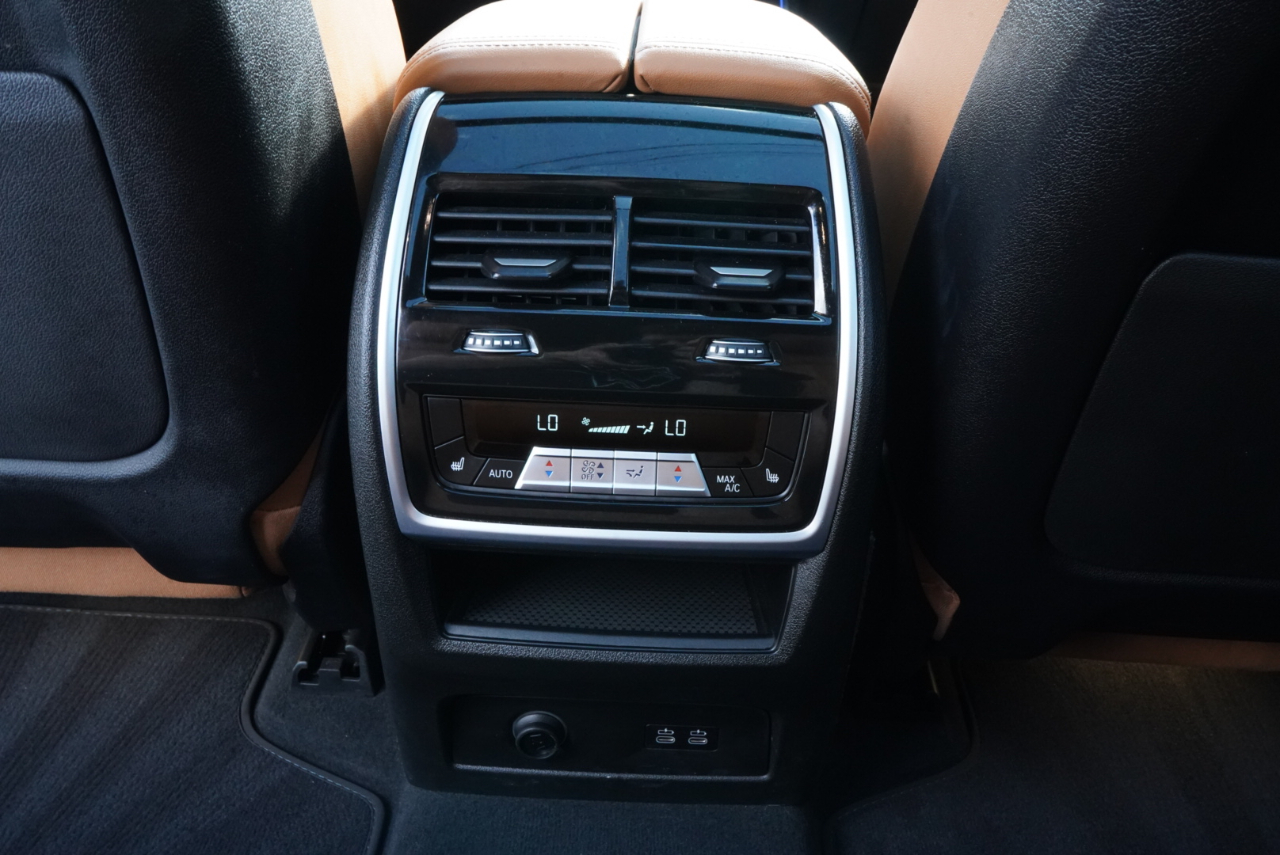 BMW X7 xDrive40i Sports Activity Vehicle 2024