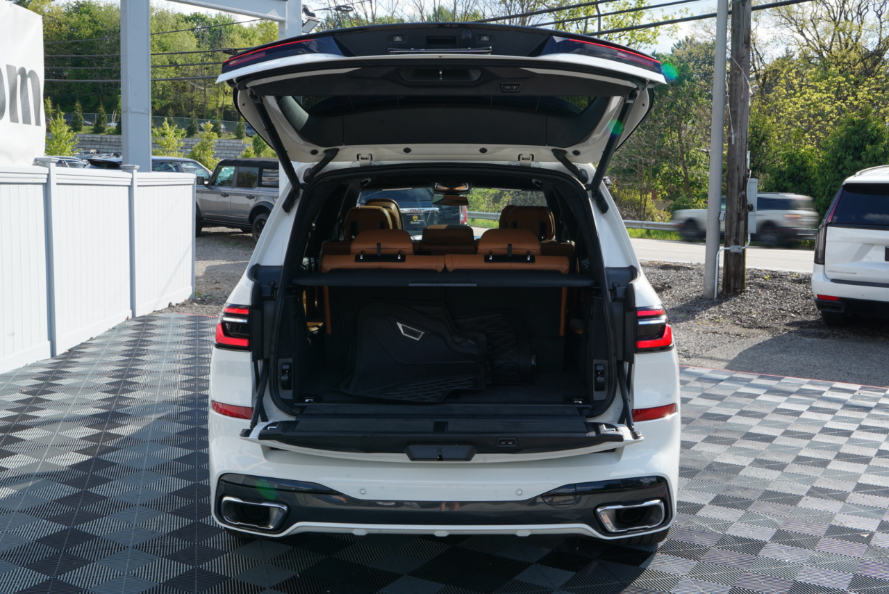 BMW X7 xDrive40i Sports Activity Vehicle 2024