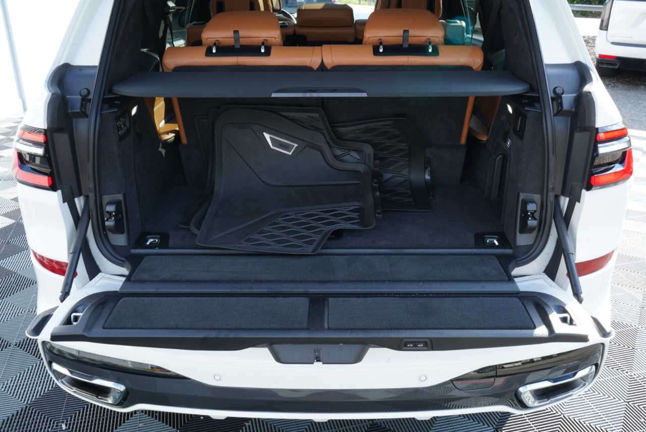 BMW X7 xDrive40i Sports Activity Vehicle 2024