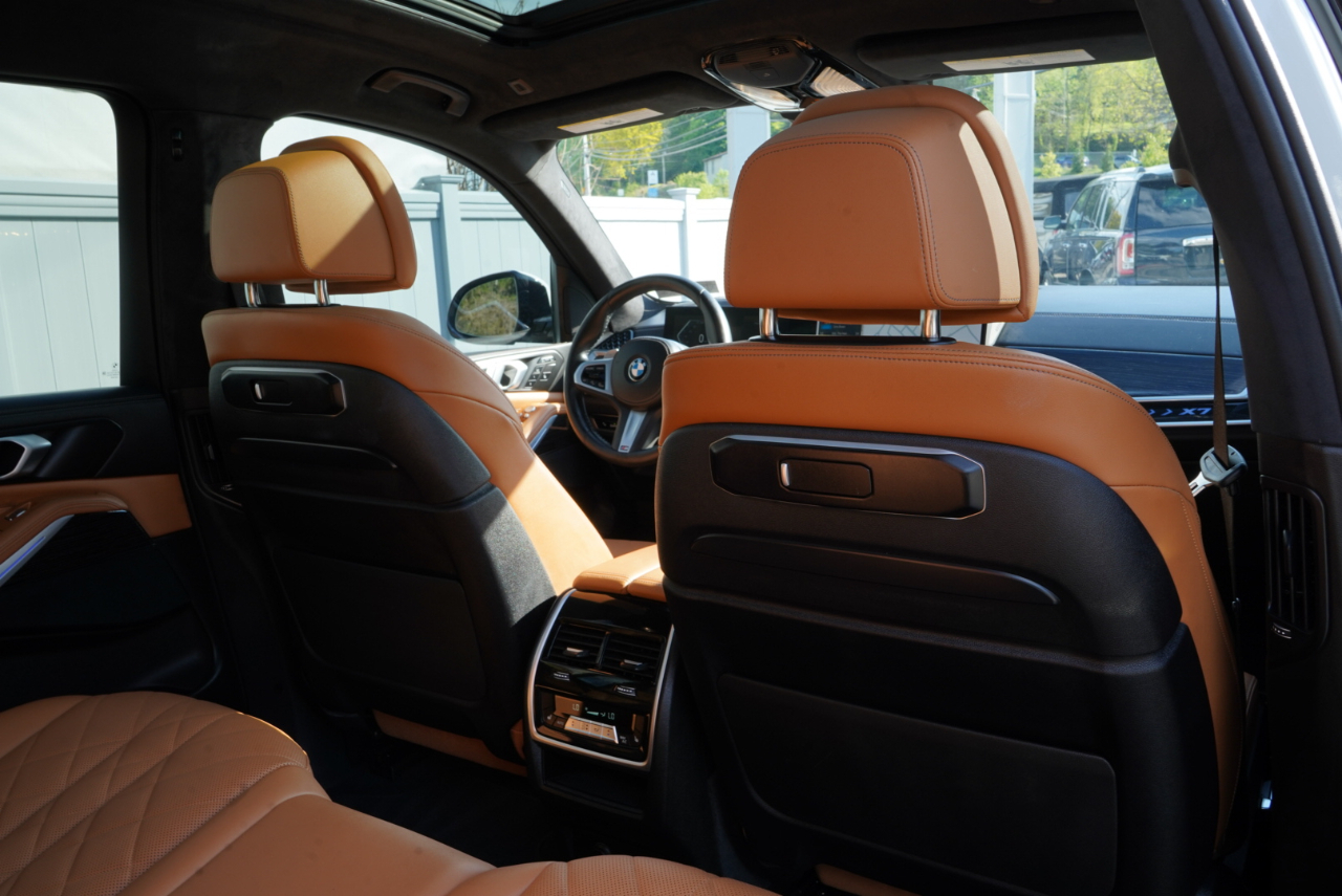 BMW X7 xDrive40i Sports Activity Vehicle 2024