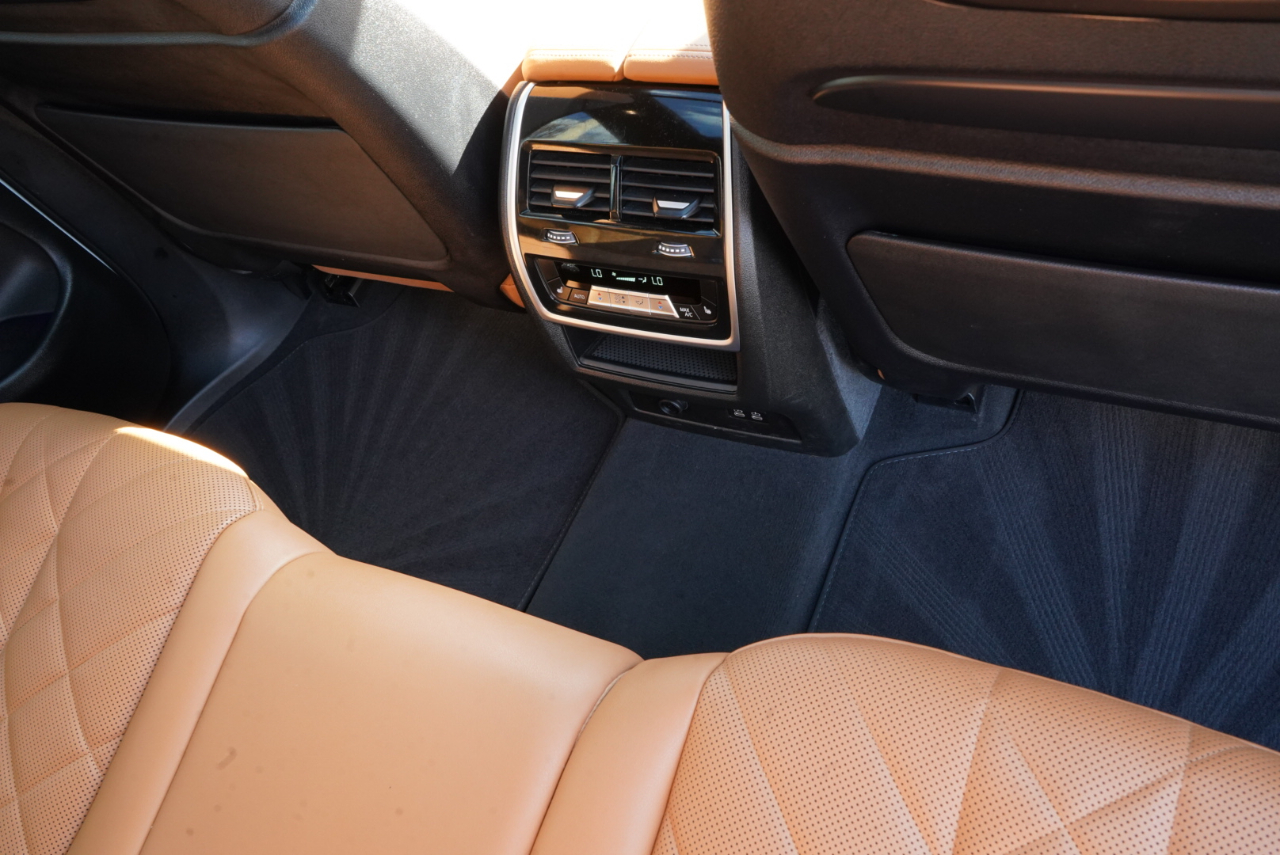 BMW X7 xDrive40i Sports Activity Vehicle 2024
