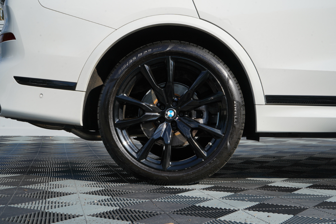 BMW X7 xDrive40i Sports Activity Vehicle 2024