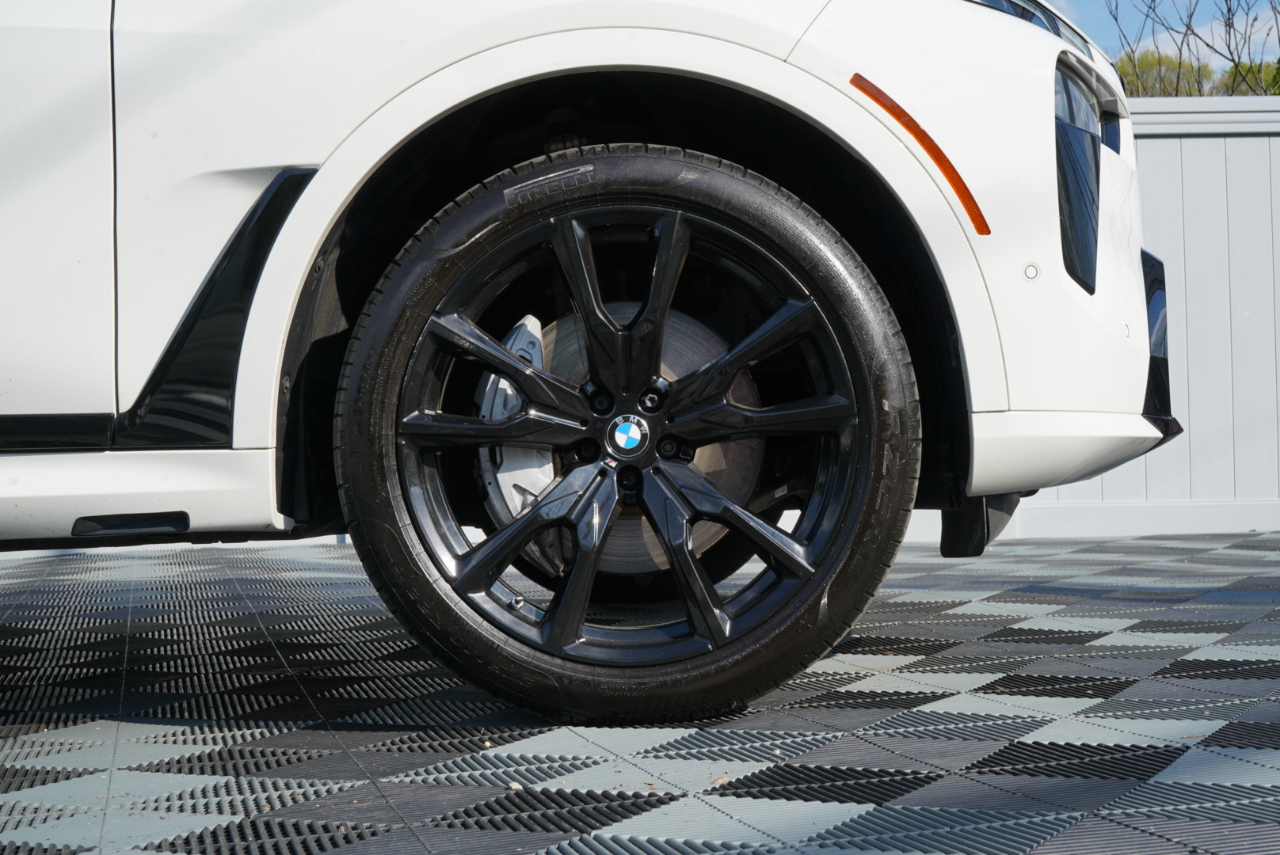 BMW X7 xDrive40i Sports Activity Vehicle 2024