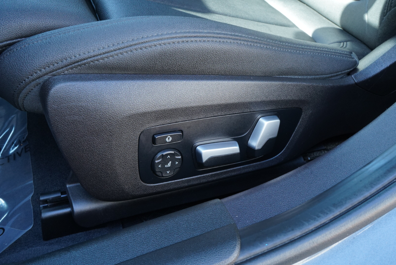BMW 3 Series 330i xDrive Sedan North America 2020