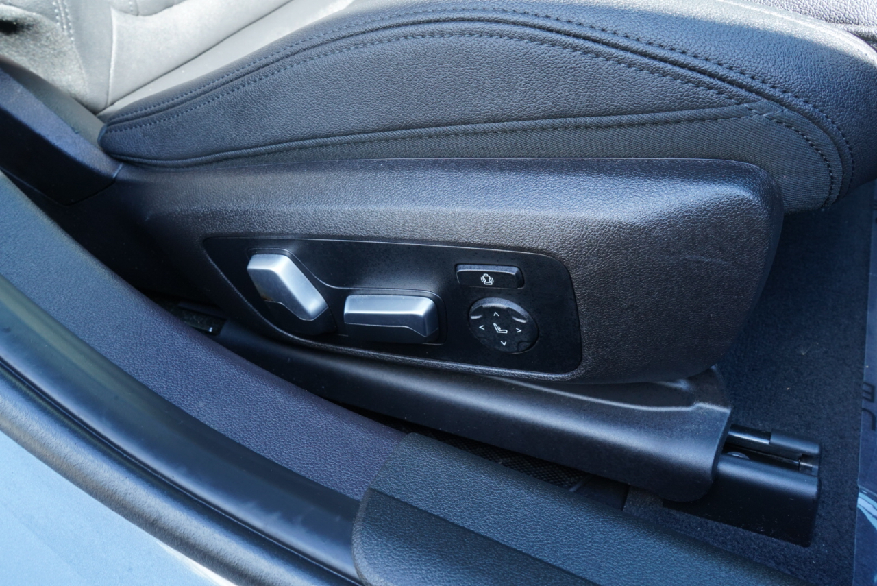 BMW 3 Series 330i xDrive Sedan North America 2020