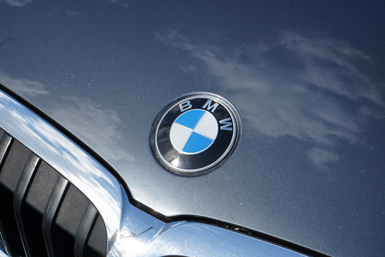 BMW 3 Series 330i xDrive Sedan North America 2020