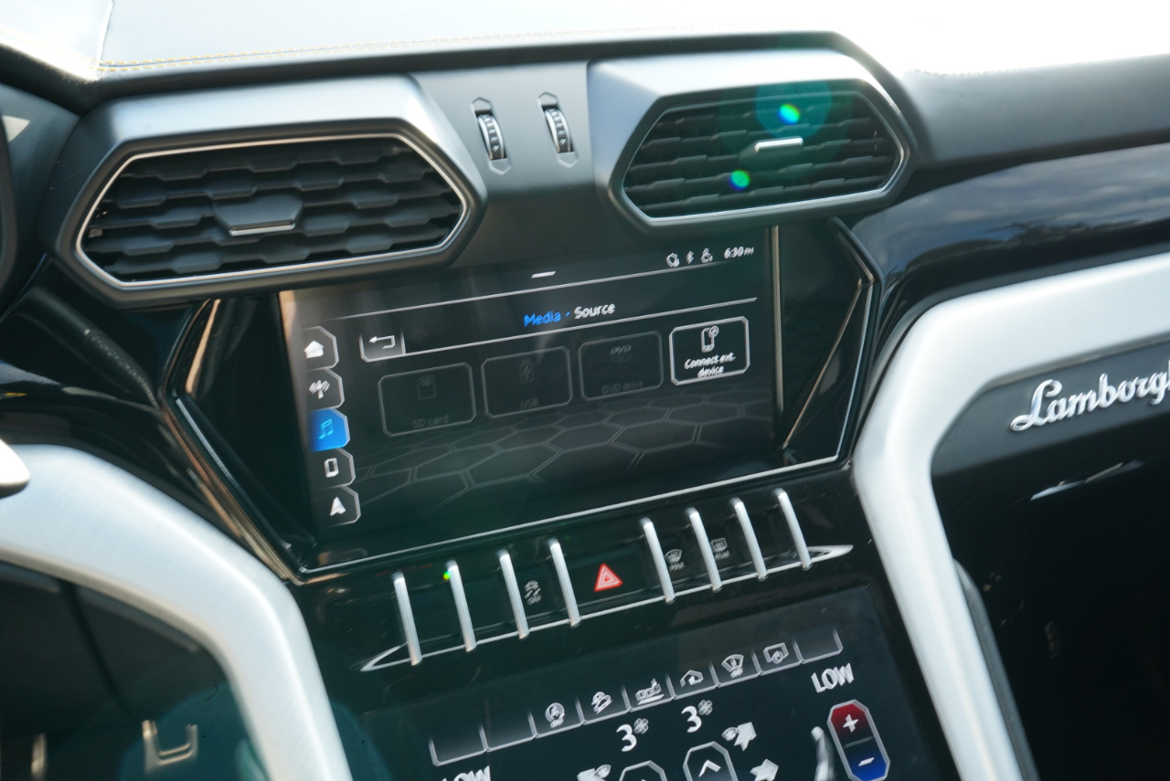 Lamborghini Urus AWD 2020