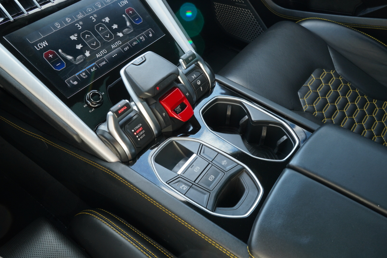 Lamborghini Urus AWD 2020