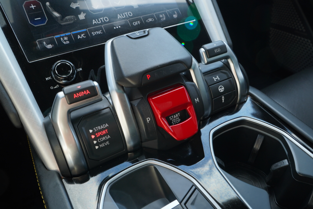 Lamborghini Urus AWD 2020