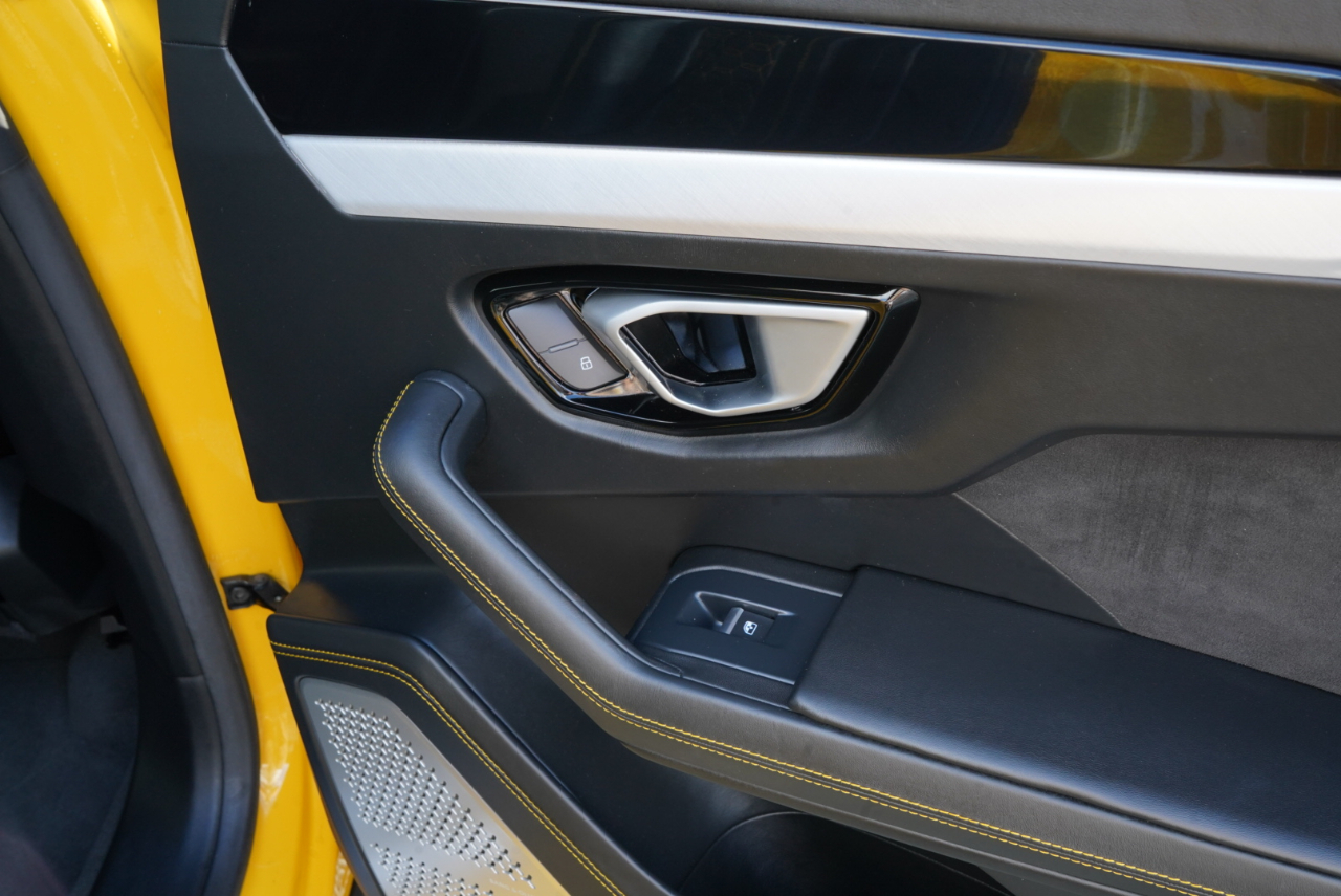 Lamborghini Urus AWD 2020