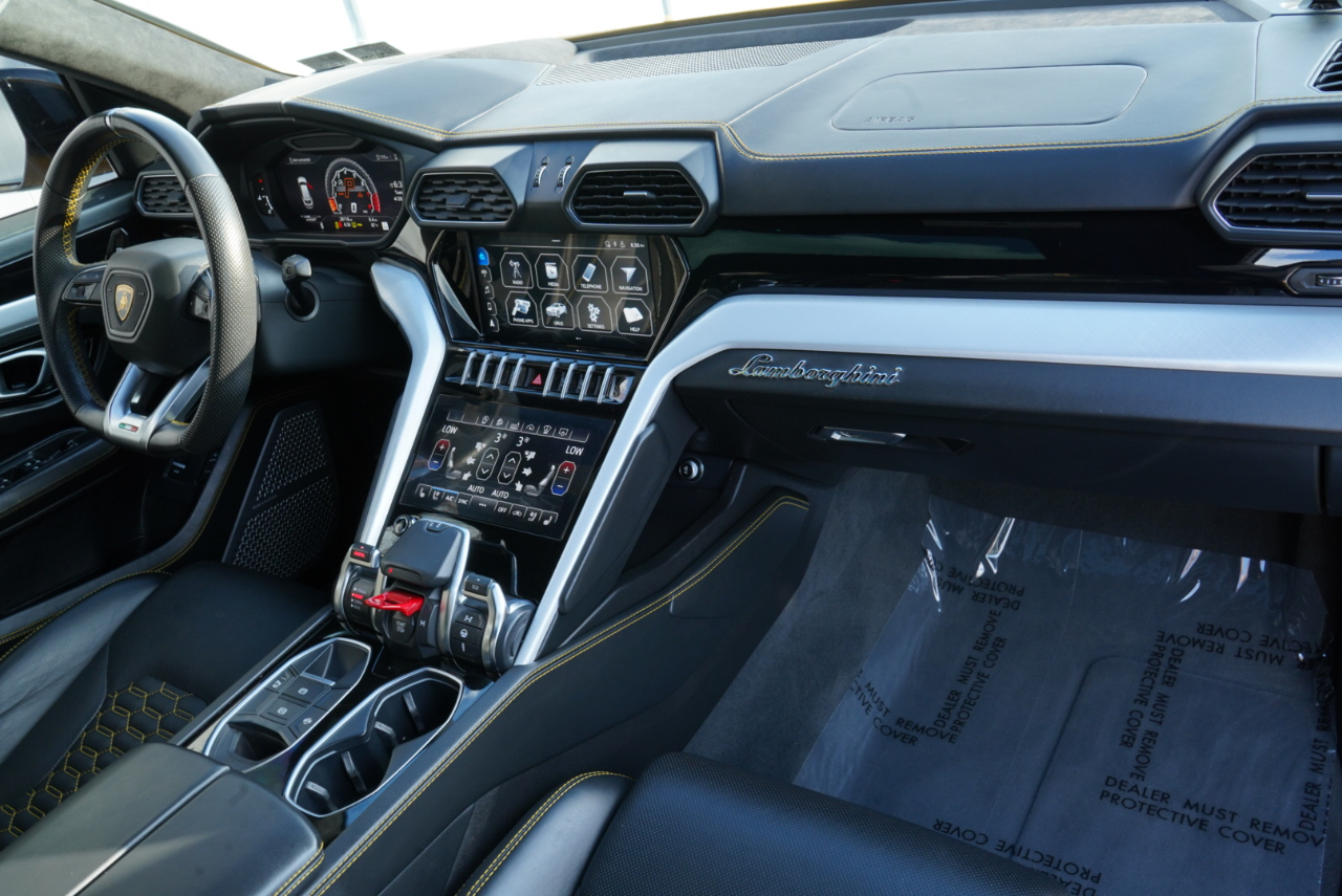 Lamborghini Urus AWD 2020