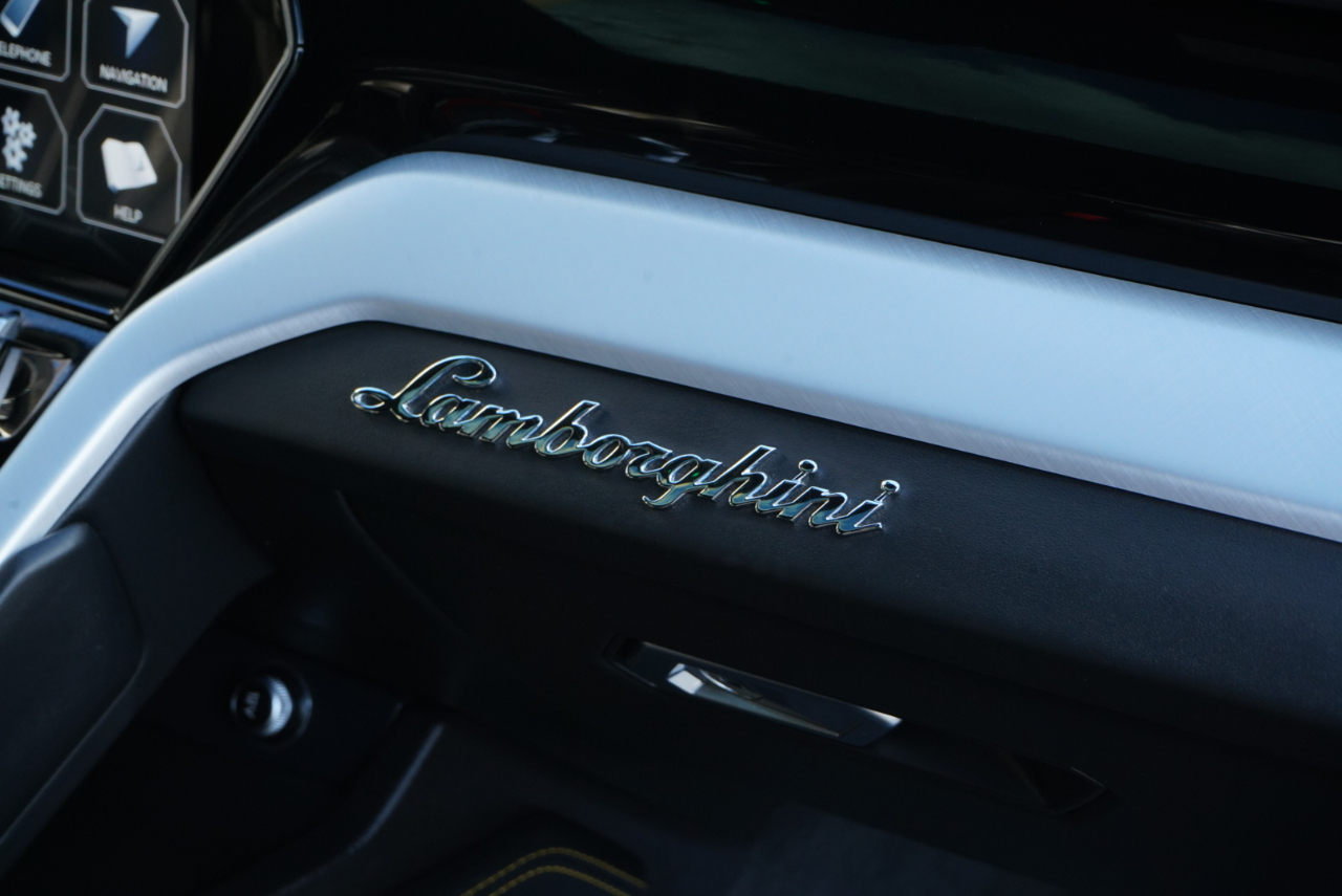 Lamborghini Urus AWD 2020