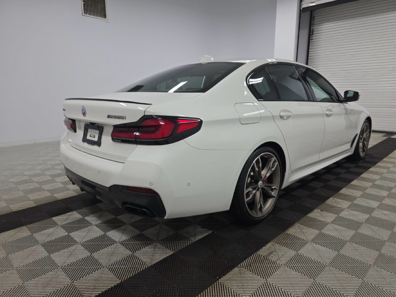 BMW 5 Series M550i xDrive Sedan 2023