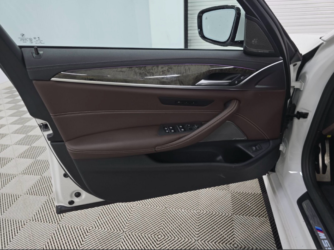 BMW 5 Series M550i xDrive Sedan 2023