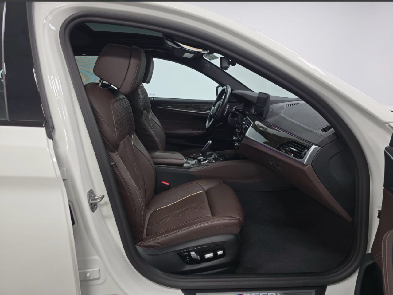 BMW 5 Series M550i xDrive Sedan 2023