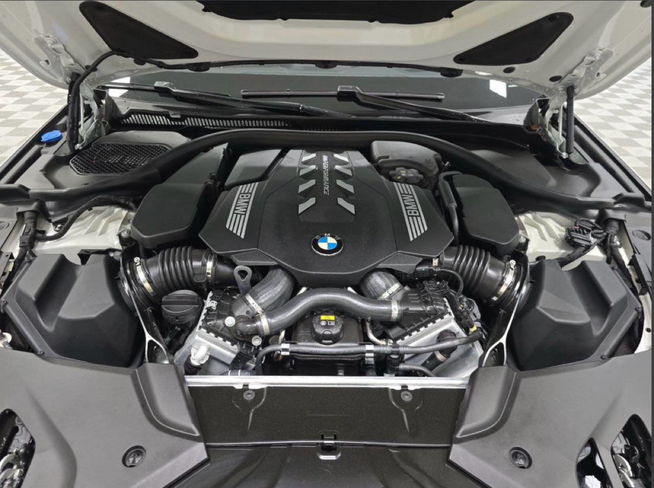 BMW 5 Series M550i xDrive Sedan 2023