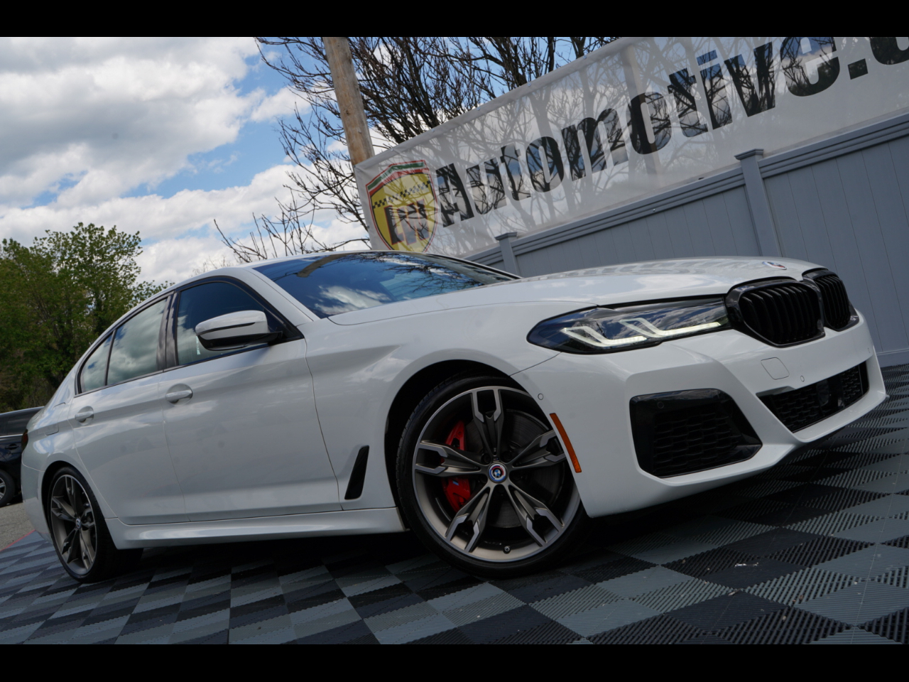 BMW 5 Series M550i xDrive Sedan 2023