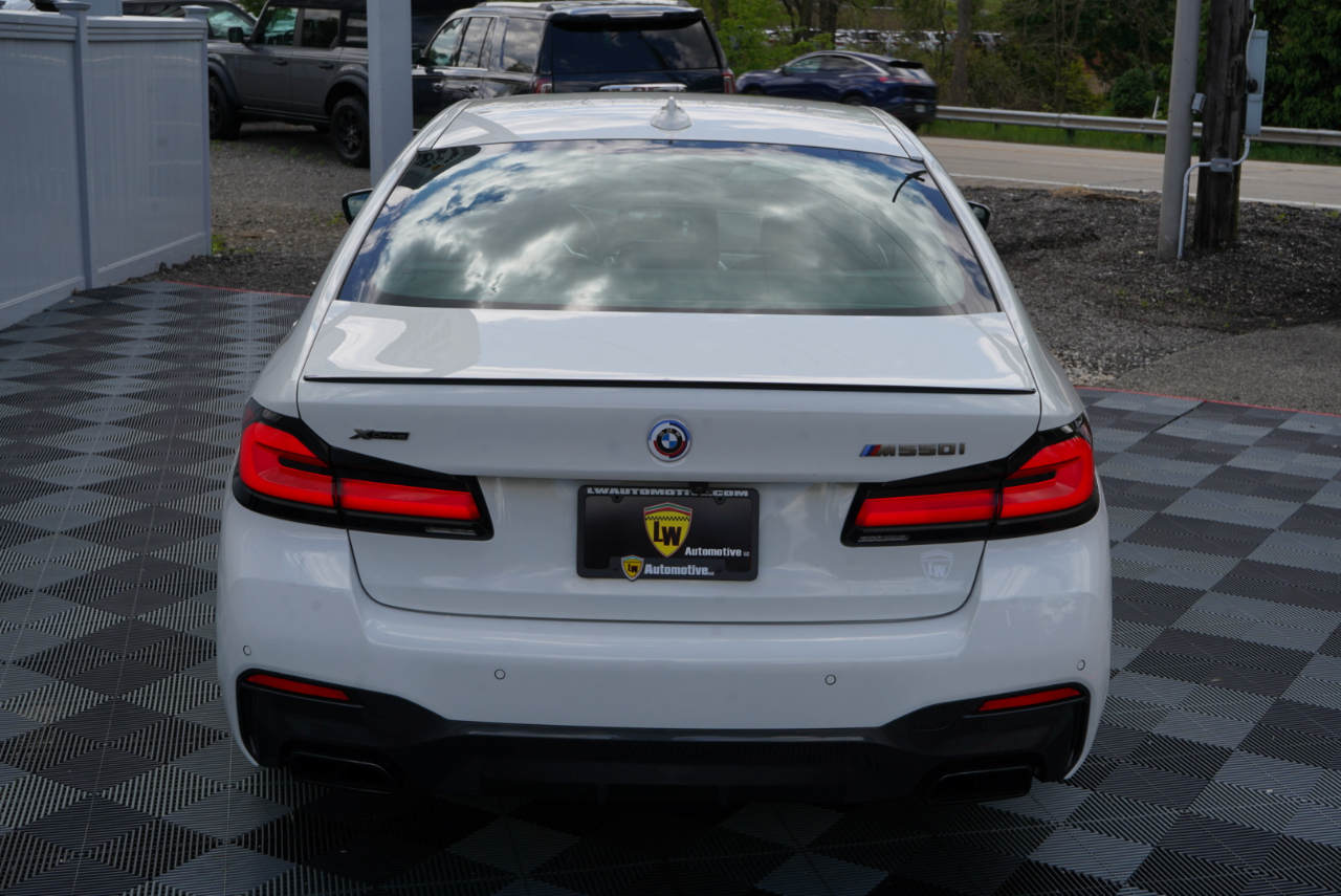BMW 5 Series M550i xDrive Sedan 2023