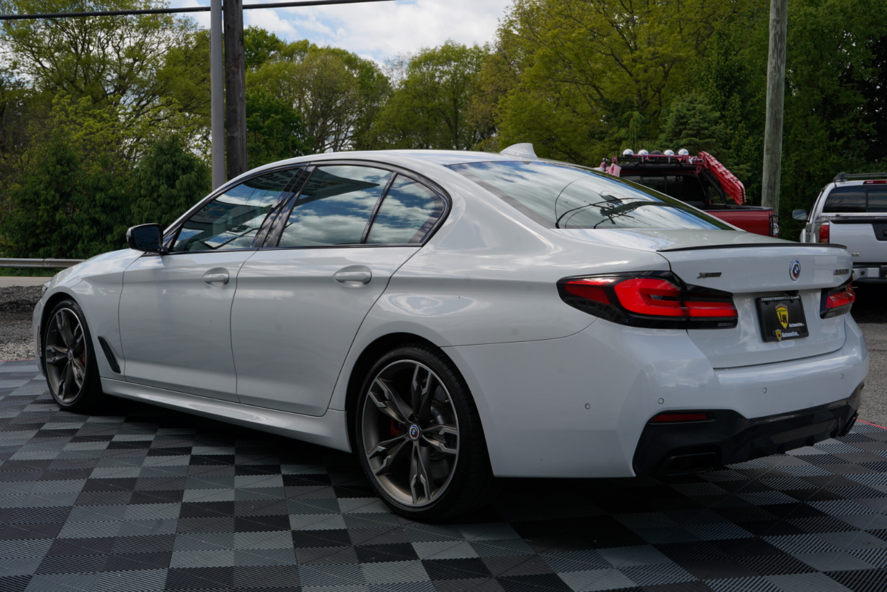 BMW 5 Series M550i xDrive Sedan 2023