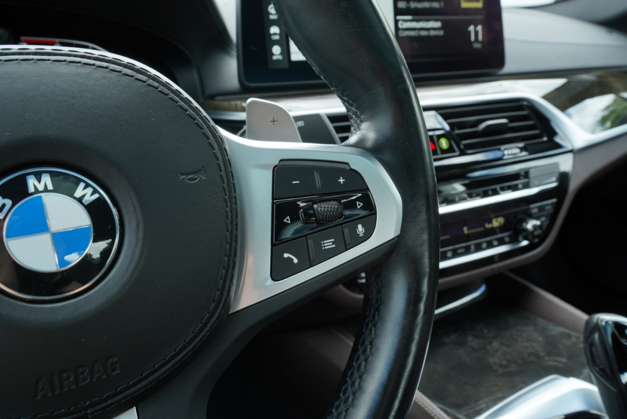 BMW 5 Series M550i xDrive Sedan 2023