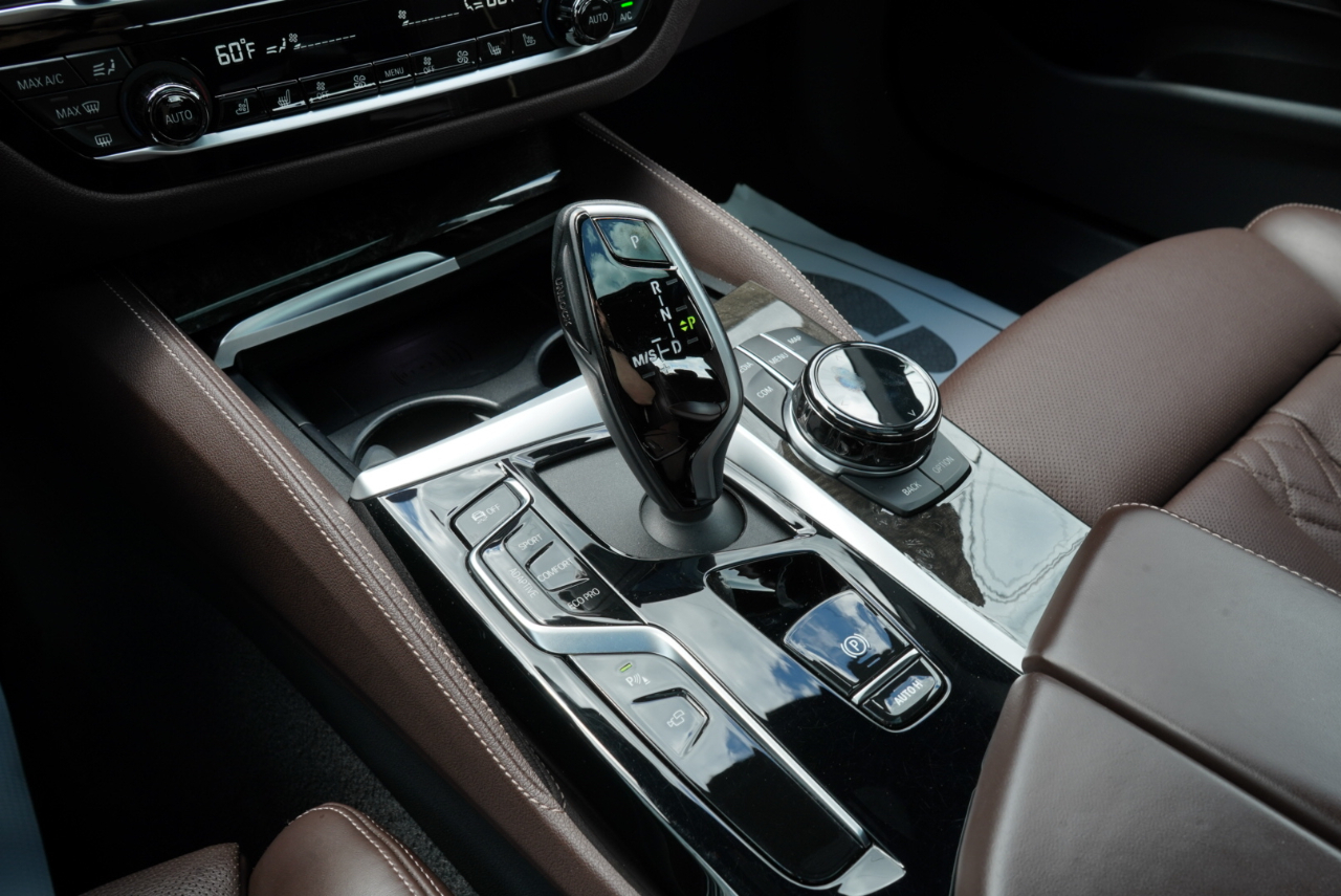 BMW 5 Series M550i xDrive Sedan 2023