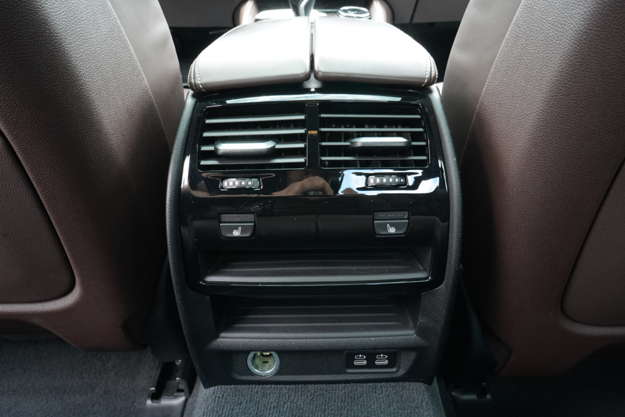 BMW 5 Series M550i xDrive Sedan 2023