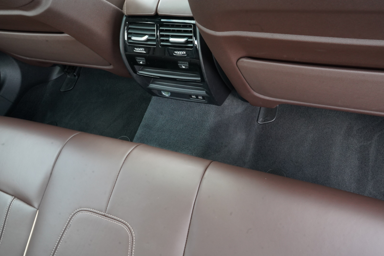 BMW 5 Series M550i xDrive Sedan 2023