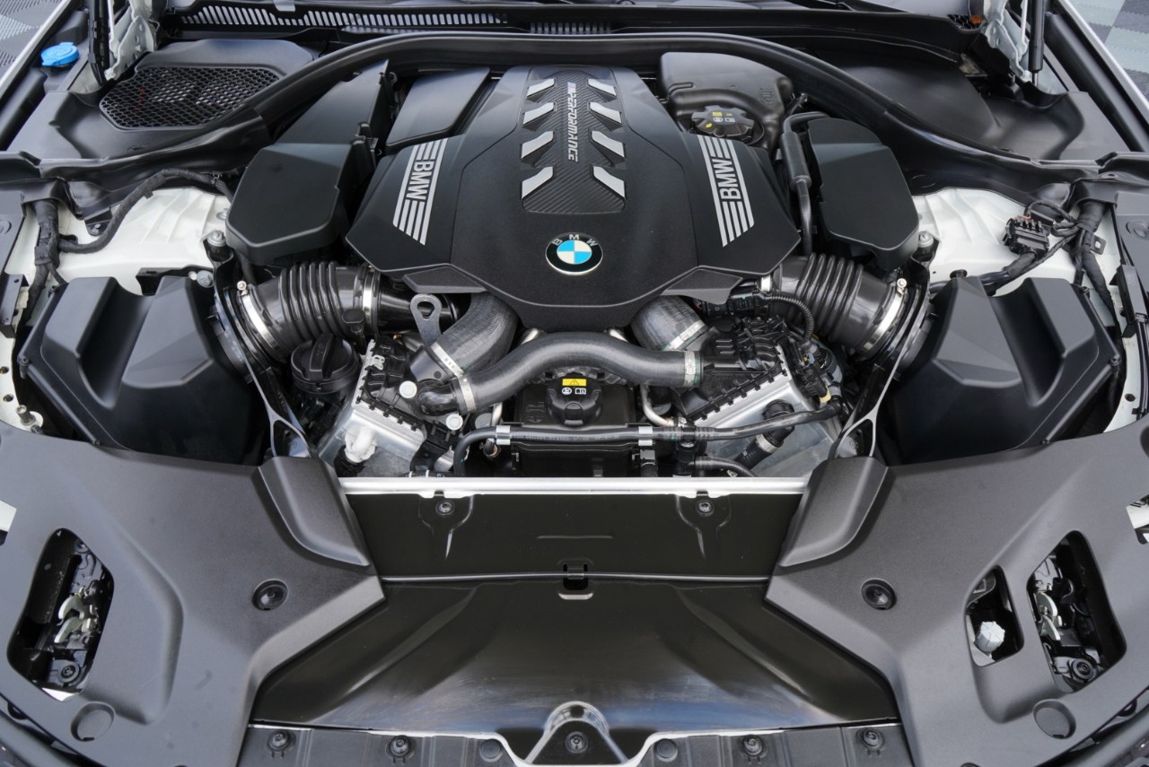 BMW 5 Series M550i xDrive Sedan 2023