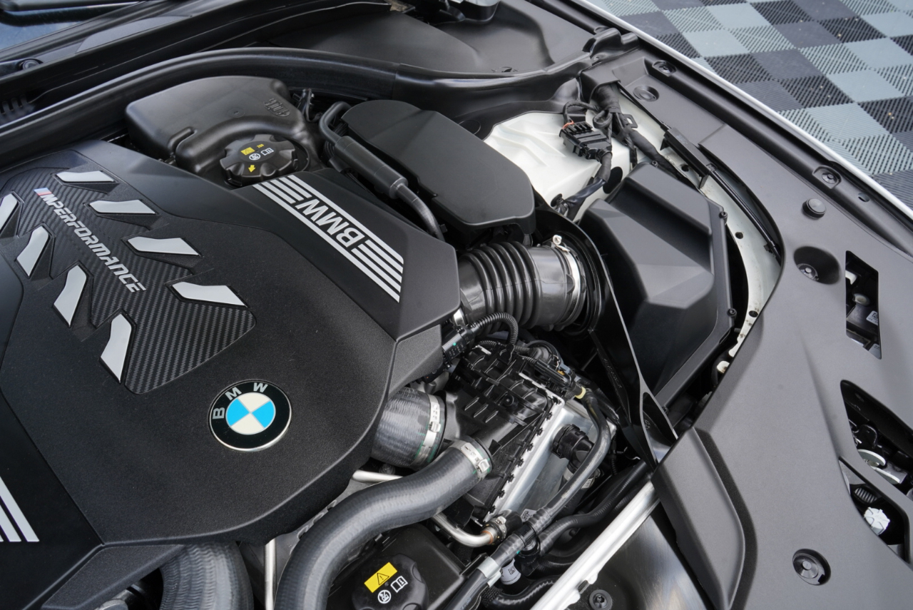 BMW 5 Series M550i xDrive Sedan 2023